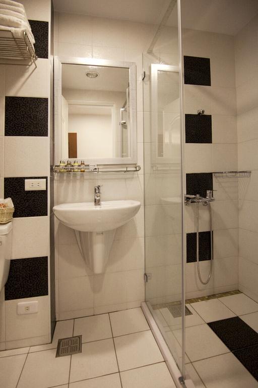 Hotel Chao Daily Rent Tainan Exterior foto